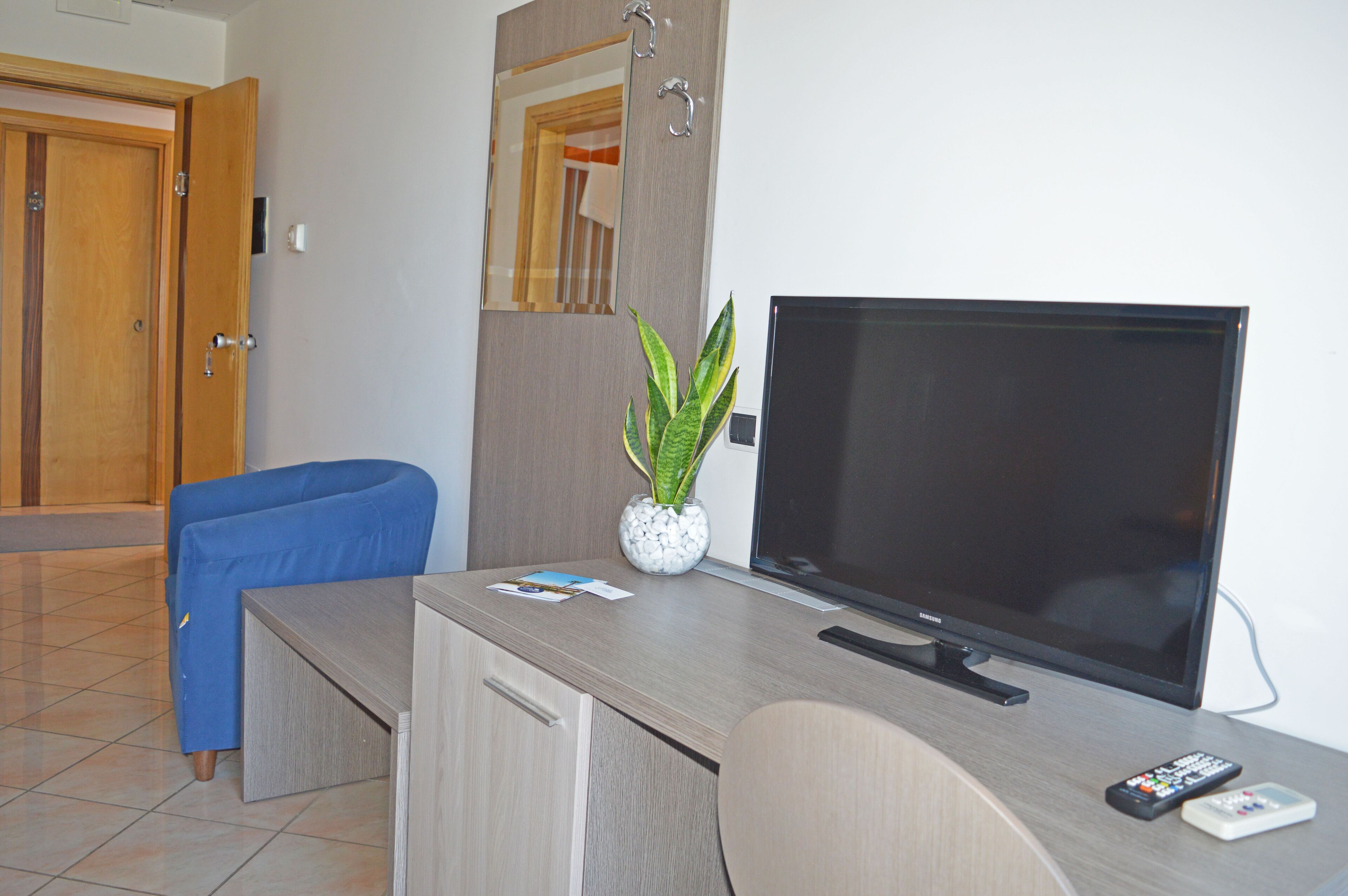 standard double room, balcony | minibar, in-room safe, desk, free wifi