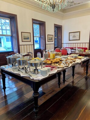 Tägliches inbegriffenes Frühstücksbuffet