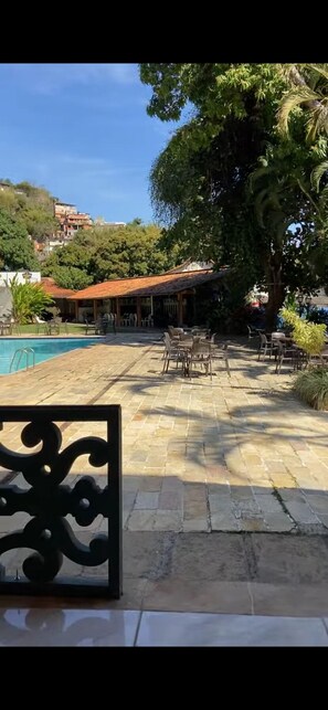 Outdoor pool, pool umbrellas, sun loungers