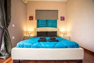 Apartamento, vistas a la montaña (Triple Studio) | Minibar, decoración individual, mobiliario individual y cortinas opacas