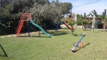 Children’s play area – outdoor