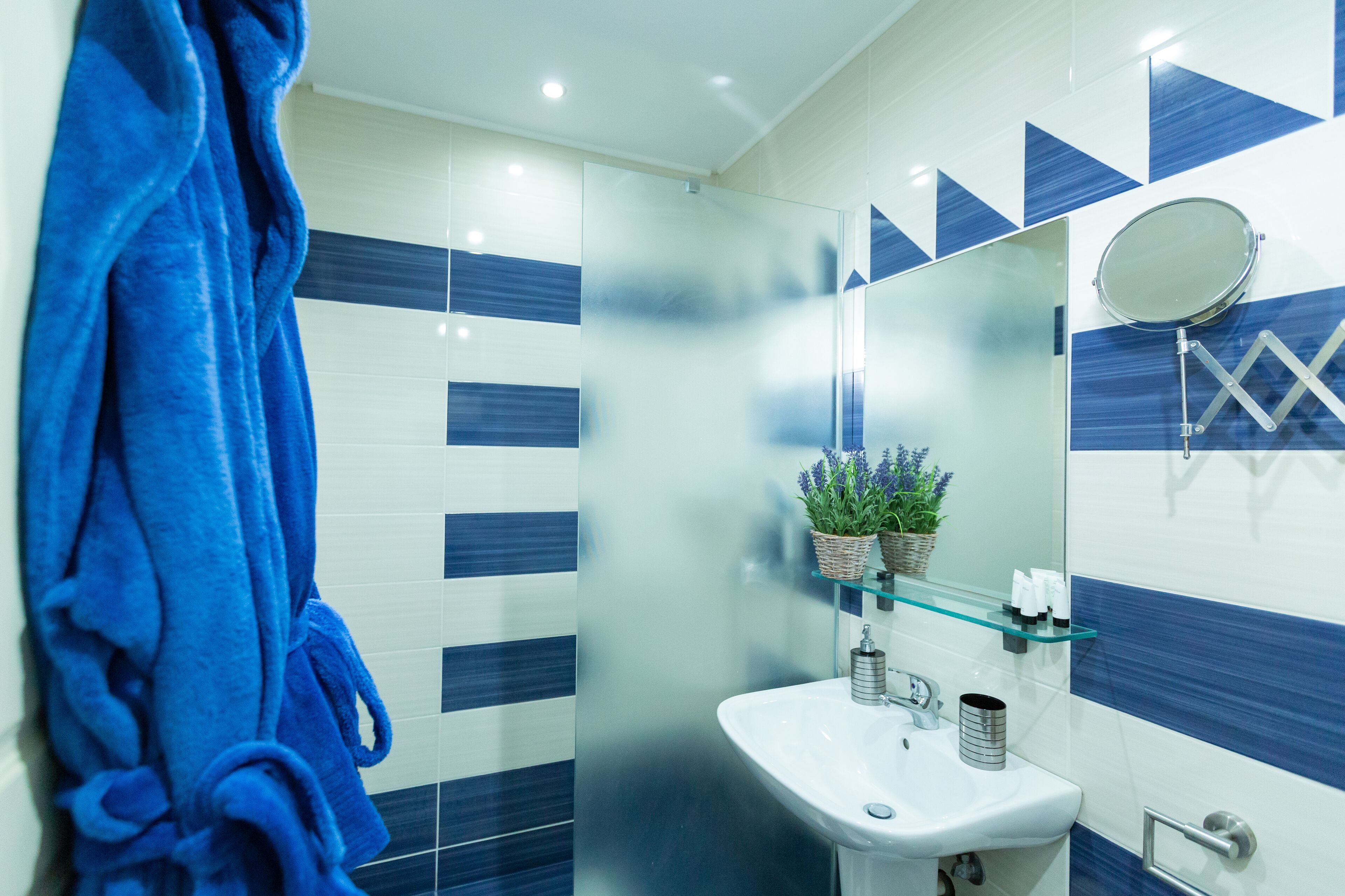 apartment, sea view (triple studio) | bathroom | free toiletries, hair dryer, towels