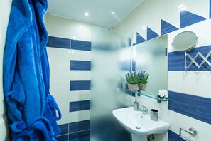 Apartment, Sea View (Triple Studio) | Bathroom | Free toiletries, hair dryer, towels