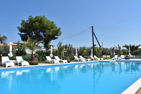 Outdoor pool, open 10:30 AM to 8:00 PM, pool umbrellas, sun loungers. La Terra Nostra