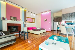 Leilighet, sjøutsikt (Triple Studio) | Eget kjøkken | Kjøleskap, kaffetrakter/tekoker og vannkoker