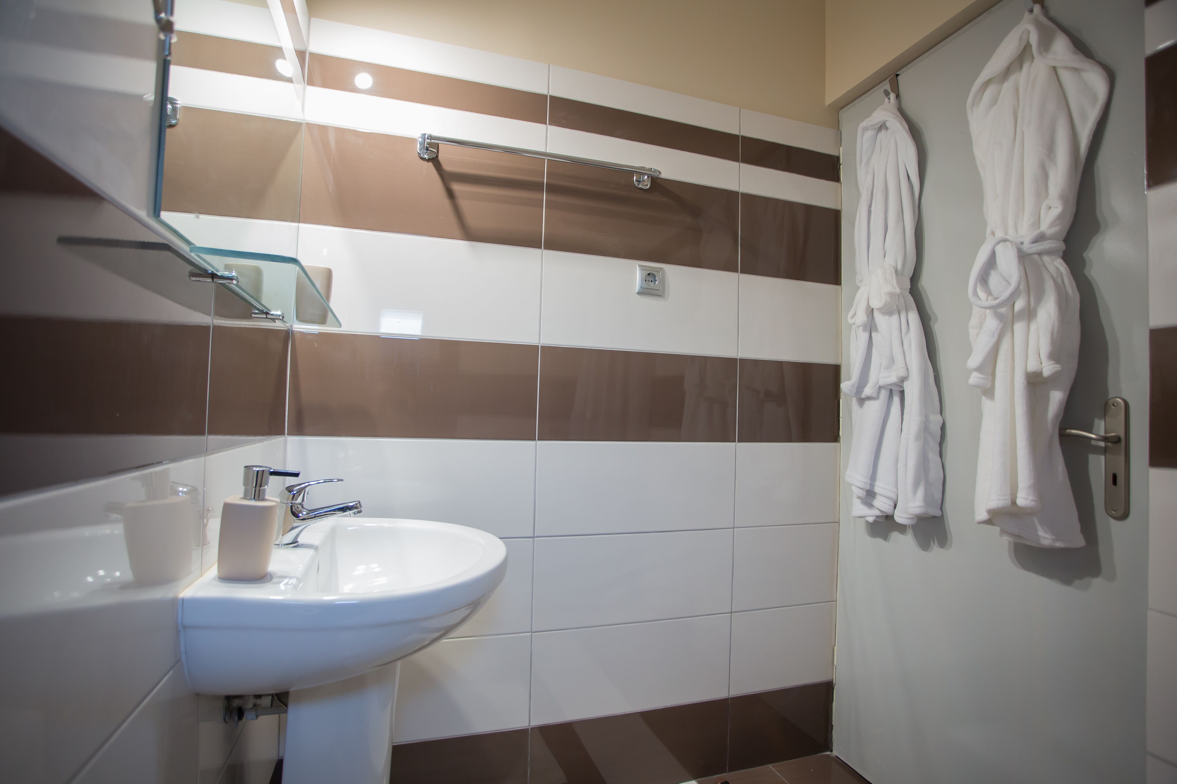 studio, garden view | bathroom | free toiletries, hair dryer, towels
