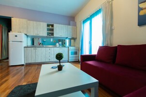 Apartamento familiar, vistas a la montaña | Cocina privada | Frigorífico, cafetera o tetera y hervidor eléctrico