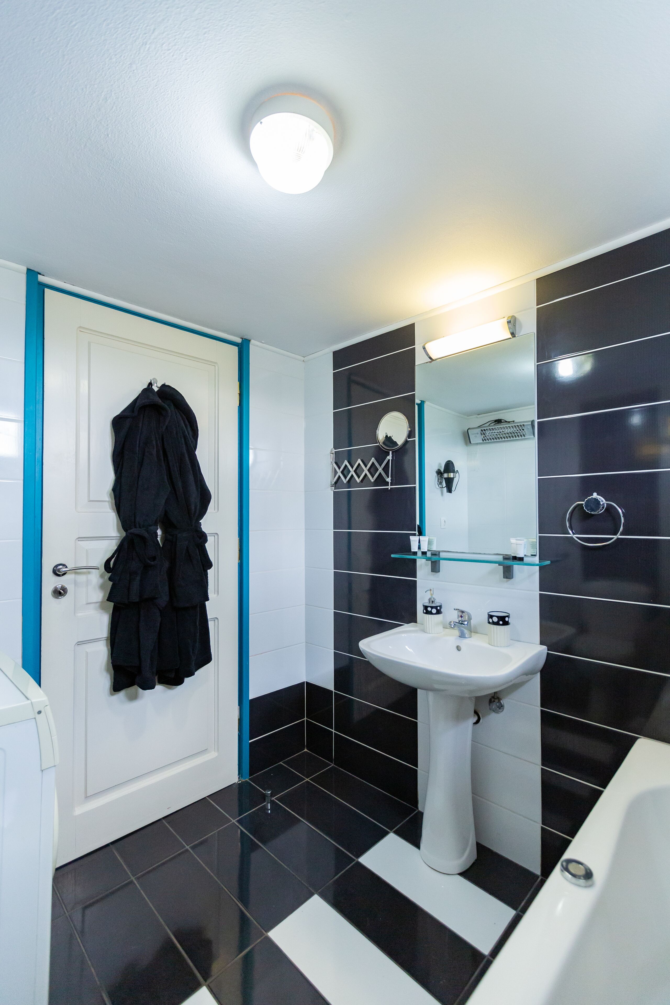 apartment, mountain view (triple studio) | bathroom | free toiletries, hair dryer, towels