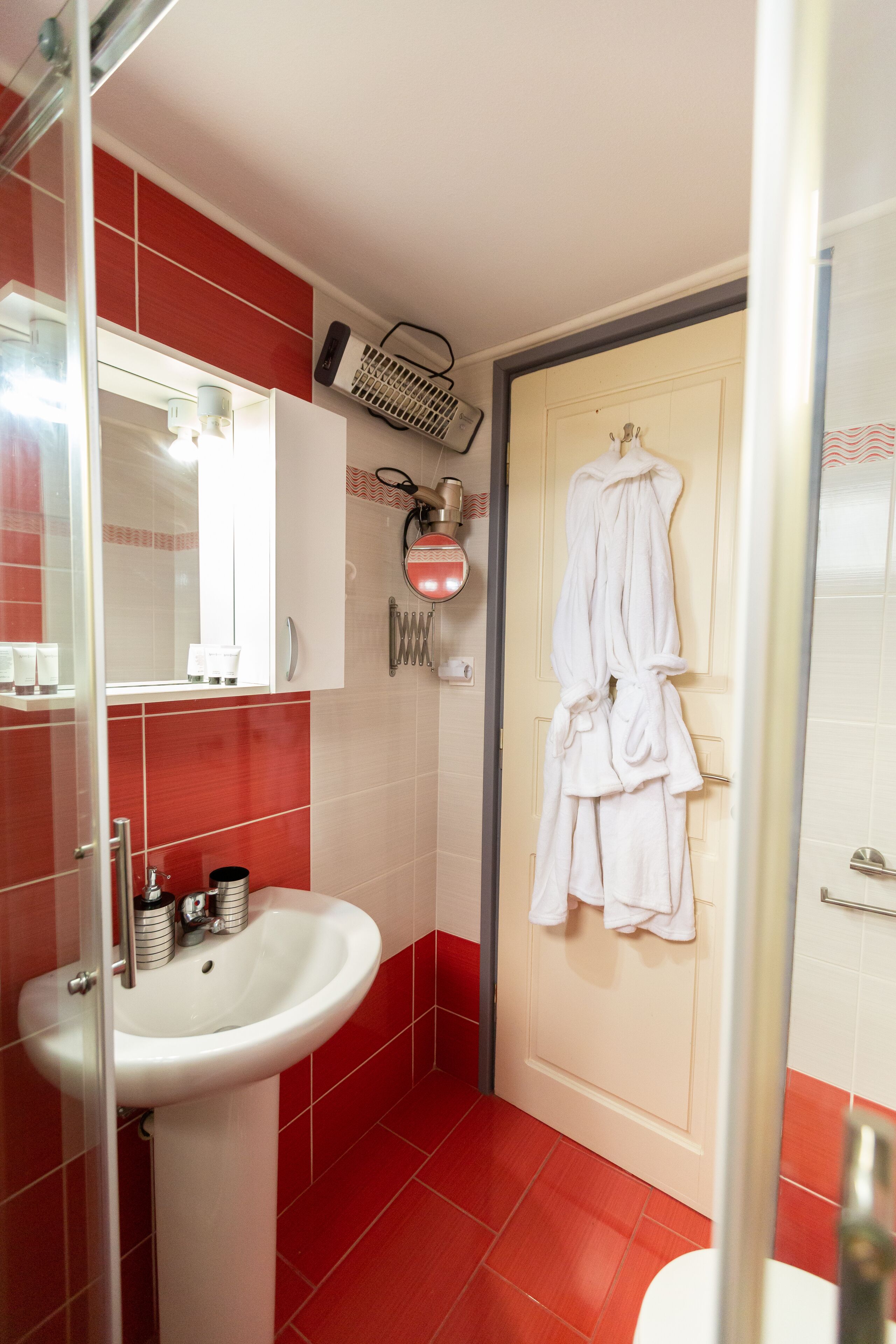 family apartment, mountain view | bathroom | free toiletries, hair dryer, towels