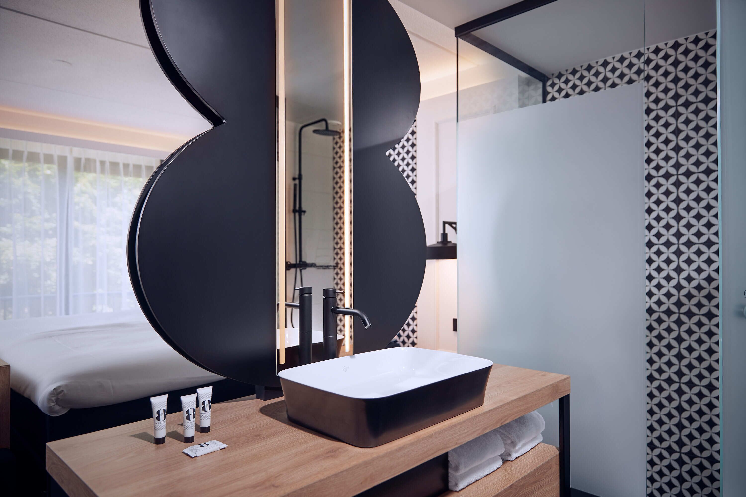 deluxe double room | bathroom | shower, free toiletries, hair dryer, towels