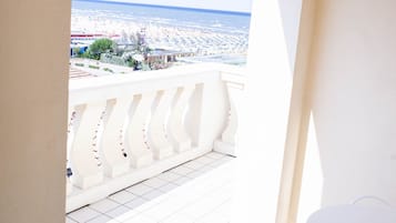 Familienzimmer, 2 Schlafzimmer, Balkon | Minibar, Zimmersafe, kostenloses WLAN