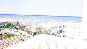 Familienzimmer, 2 Schlafzimmer, Balkon | Blick auf das Wasser