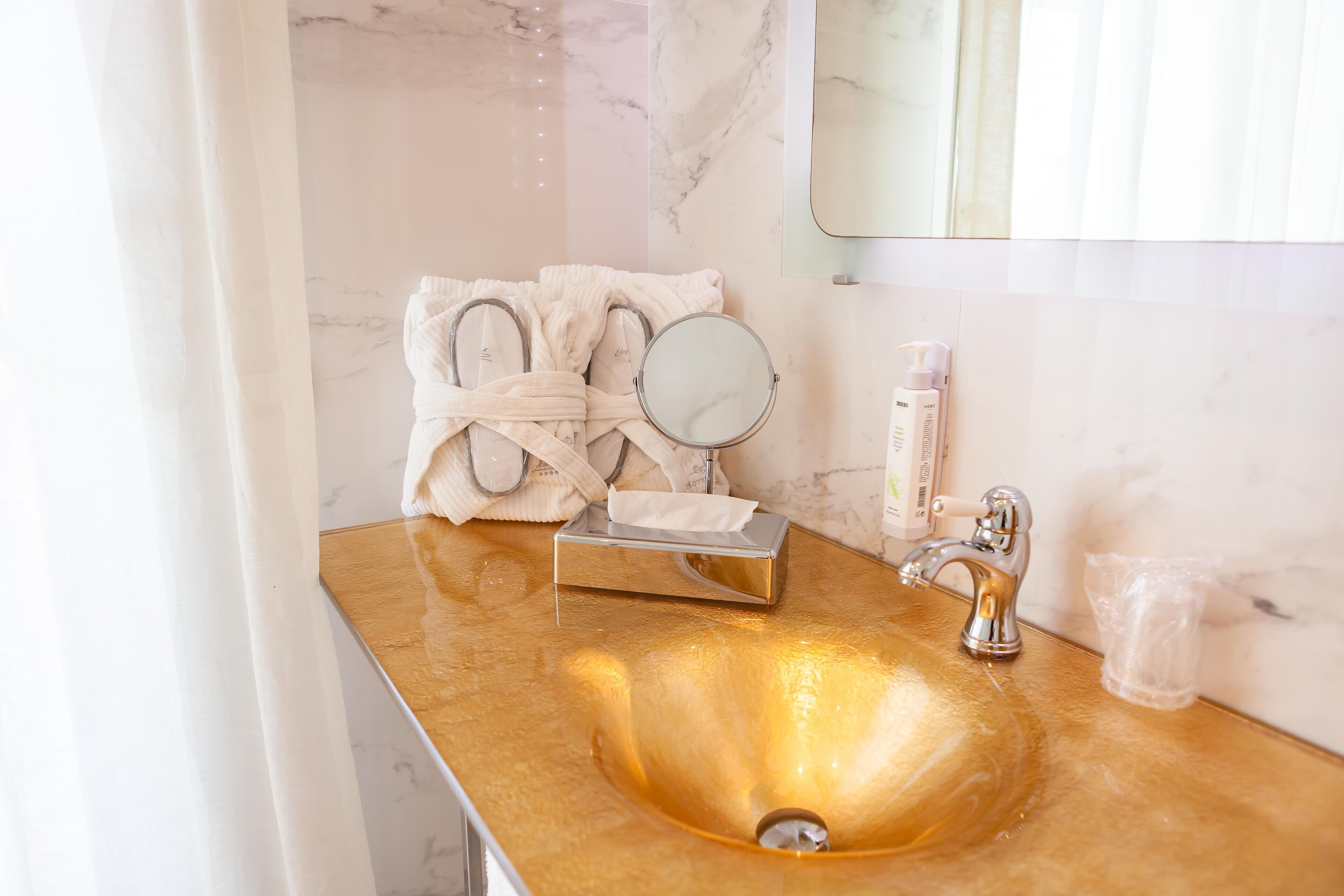 junior suite, balcony, sea view | bathroom | shower, free toiletries, hair dryer, bidet