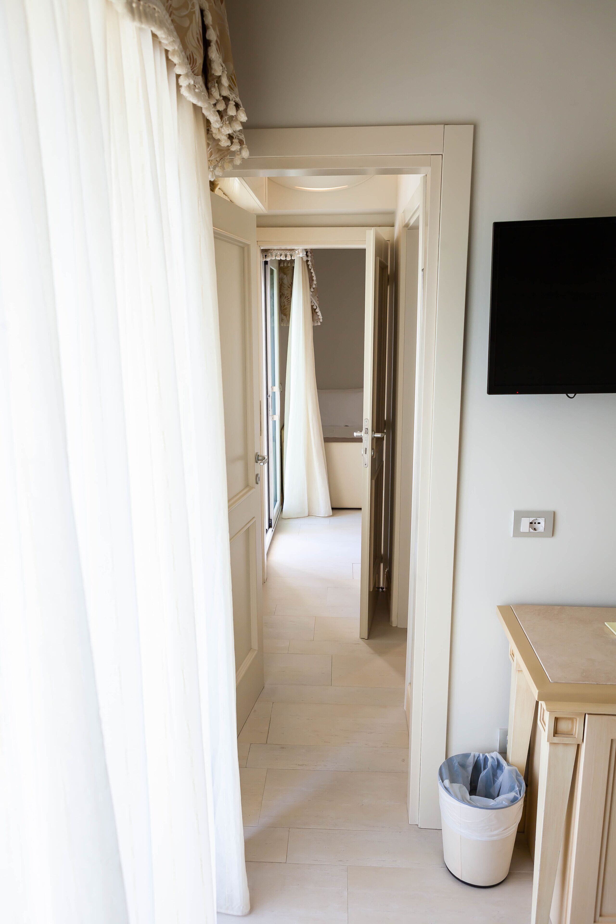 family room, 2 bedrooms, balcony | minibar, in-room safe, free wifi