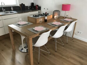 Apartment, Küche | Essbereich im Zimmer