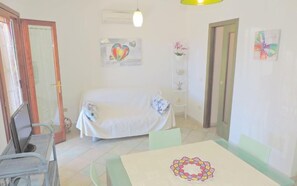 Apartment, 2 Schlafzimmer | Wohnbereich | Flachbildfernseher