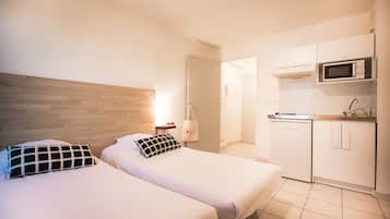 Standard Studio, 2 Twin Beds | Individually furnished, desk, blackout drapes, soundproofing