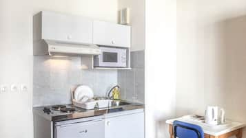 Standard Studio, 1 Double Bed, Balcony | Private kitchenette | Fridge, microwave, stovetop, coffee/tea maker