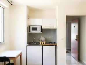 Individually furnished, desk, blackout drapes, soundproofing - City Résidence Avignon (Avignon)
