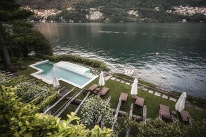 Outdoor pool, sun loungers