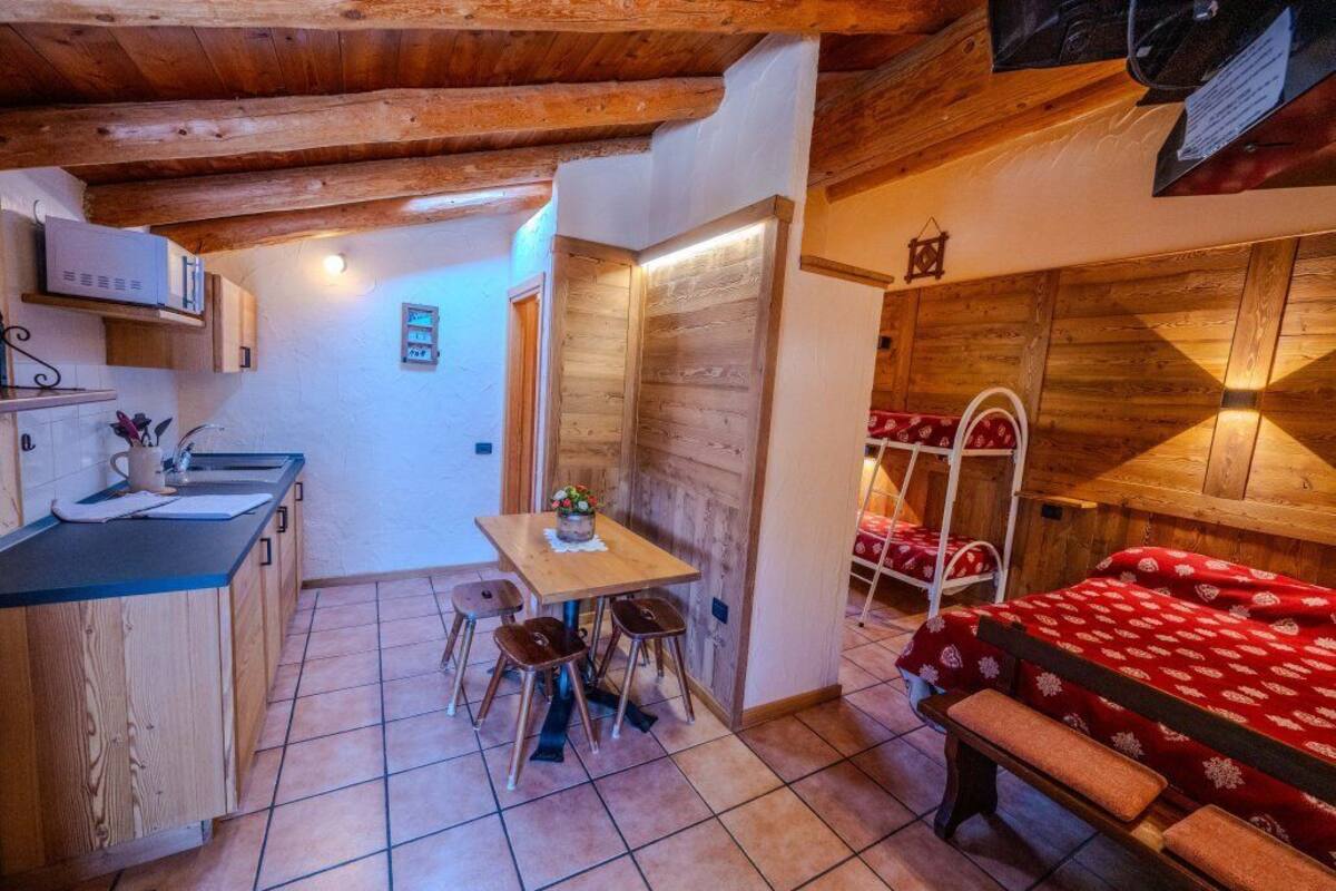 Caja de seguridad en la habitación y sistema de insonorización 