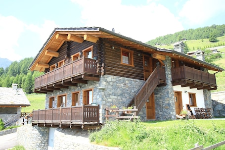 Exterior. Residence Trompe-L'Oeil