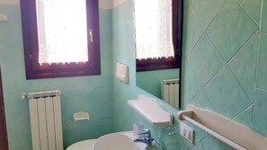 Appartement, 2 chambres | Salle de bain