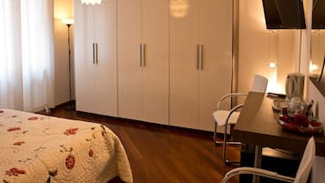 Camera doppia | Minibar, una cassaforte in camera, una scrivania, insonorizzazione