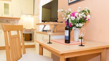 Estudio, balcón | Insonorización, wifi gratis y ropa de cama