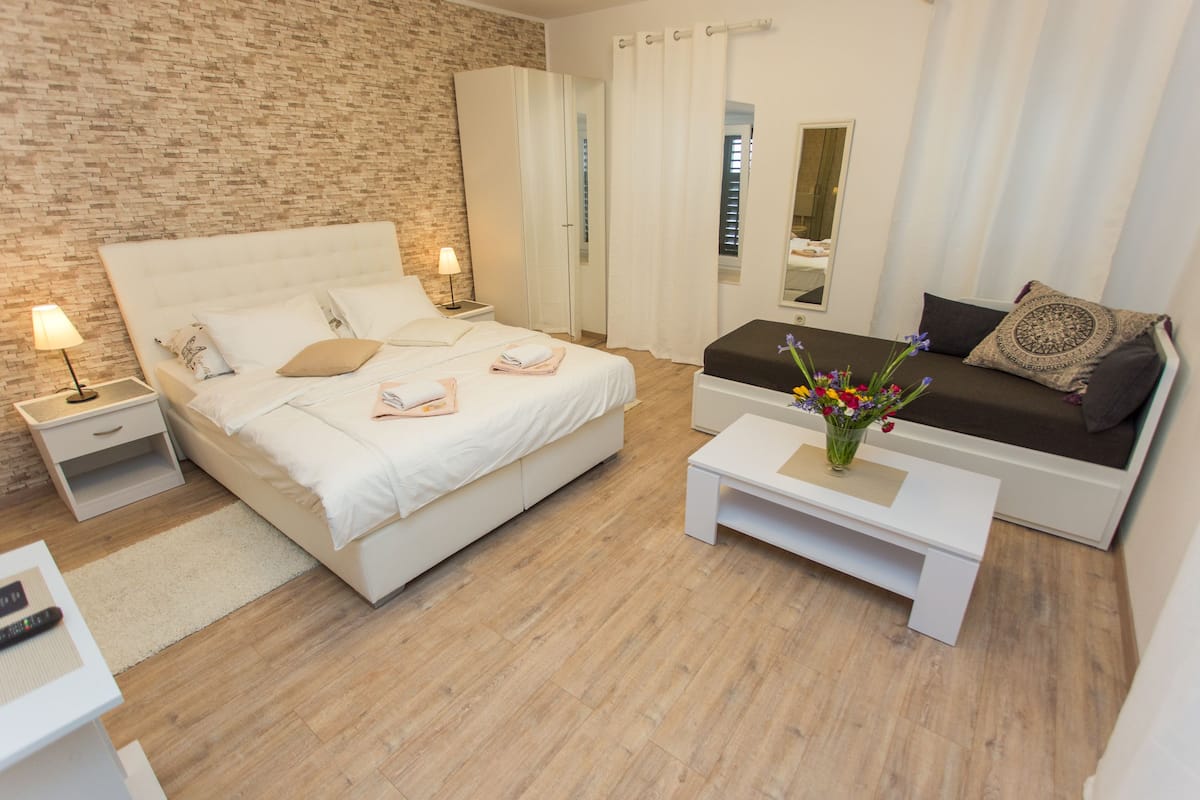 Deluxe Kind Studio | 1 slaapkamer, gratis wifi, beddengoed