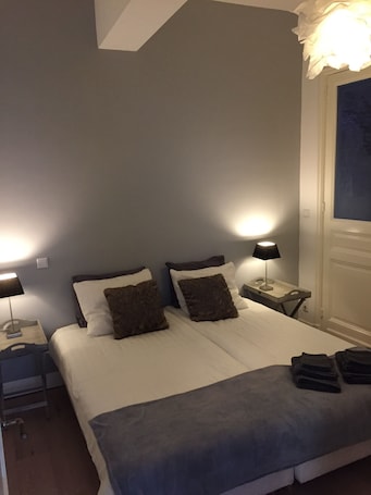 1 habitación, escritorio y sistema de insonorización