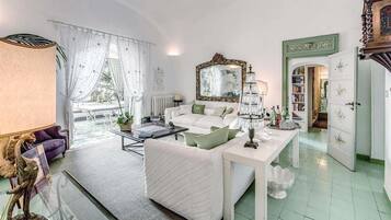 Villa, 4 Bedrooms | Living room