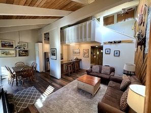 Condo, 2 Bedrooms | Interior
