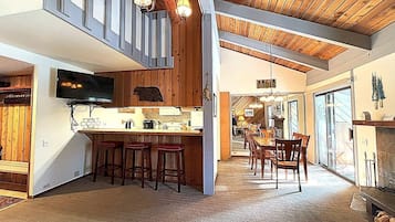 Condo, 2 Bedrooms | Interior