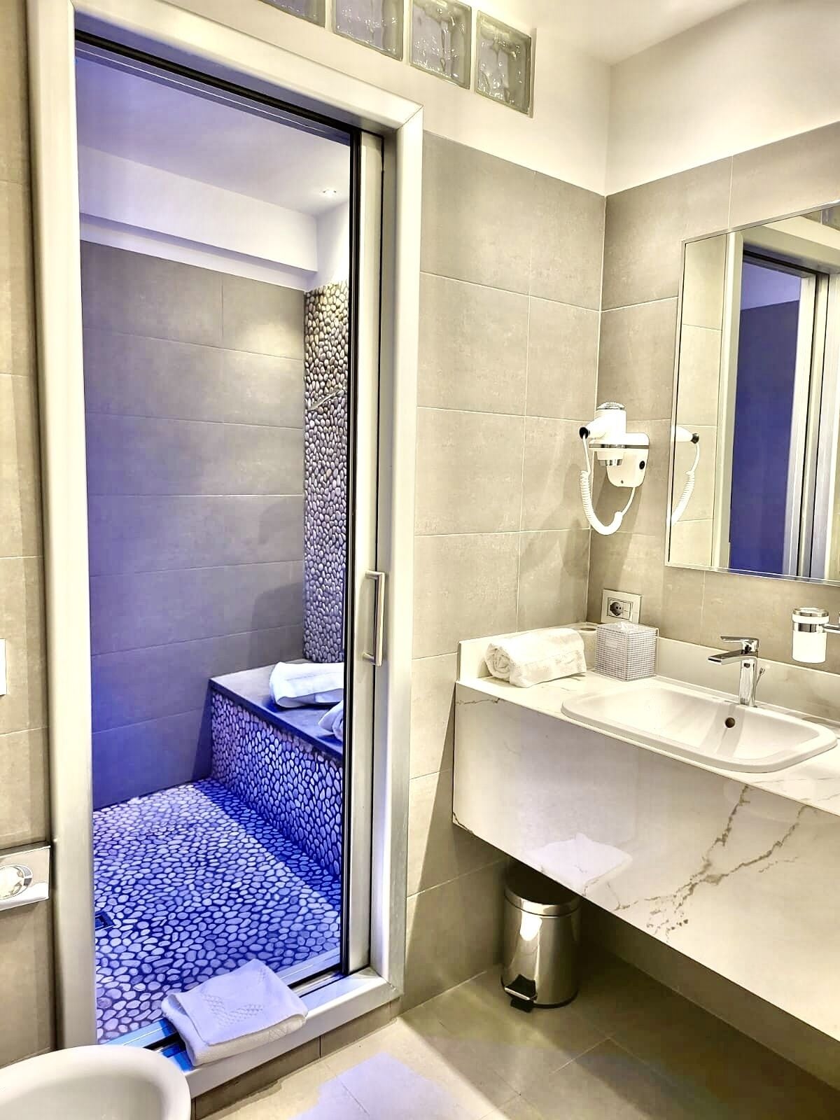 junior studio suite, separate building | bathroom | shower, rainfall showerhead, free toiletries, hair dryer