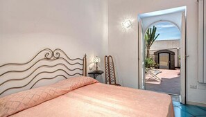 Apartment, 3 Bedrooms | 3 bedrooms, cribs/infant beds, free WiFi, bed sheets - Villetta Caprile (Anacapri)