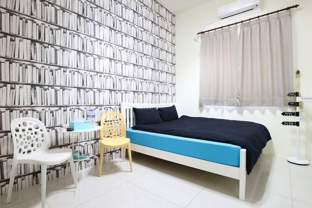 Desk, blackout curtains, free WiFi, bed sheets