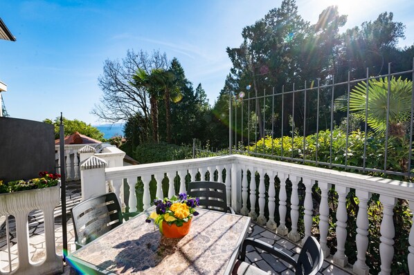 Studio Apartment with Sea View | Terrace/patio