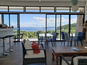 Petit déjeuner continental servi tous les jours en supplément