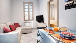 Appartamento, 2 camere da letto | Pasti in camera