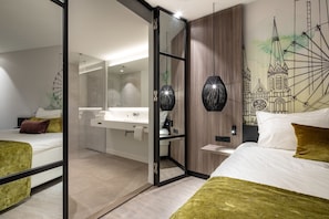 Separate tub and shower, rainfall showerhead, free toiletries - Van der Valk Hotel Tilburg (Tilburg)