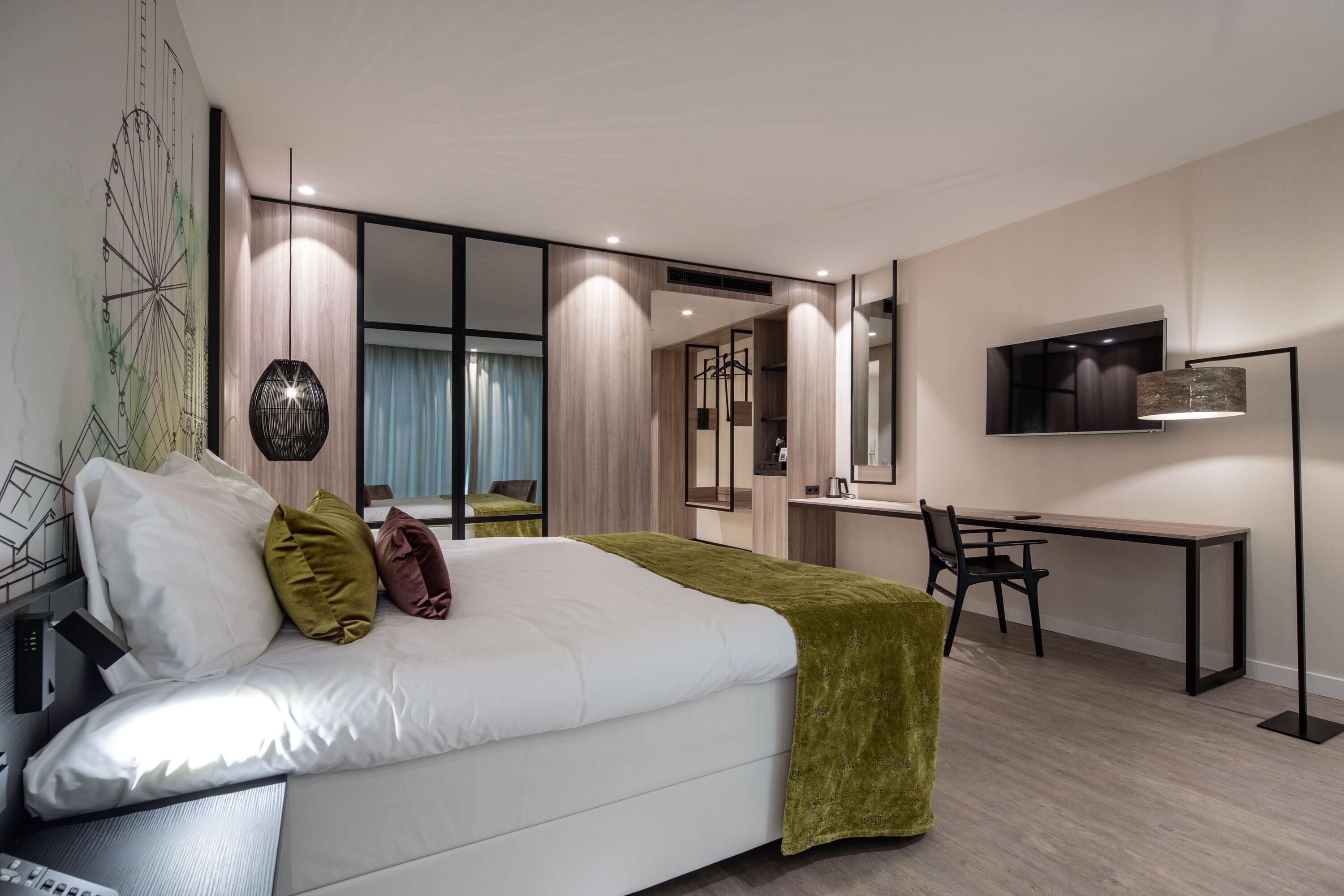 Hypo-allergenic bedding, minibar, in-room safe, desk