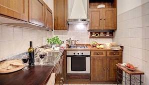 Apartment, 3 Bedrooms | Private kitchen | Fridge, microwave, stovetop, coffee/tea maker