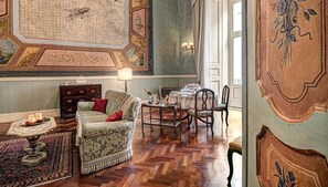 Appartement, 3 chambres | Salle de séjour | Téléviseur à écran plat