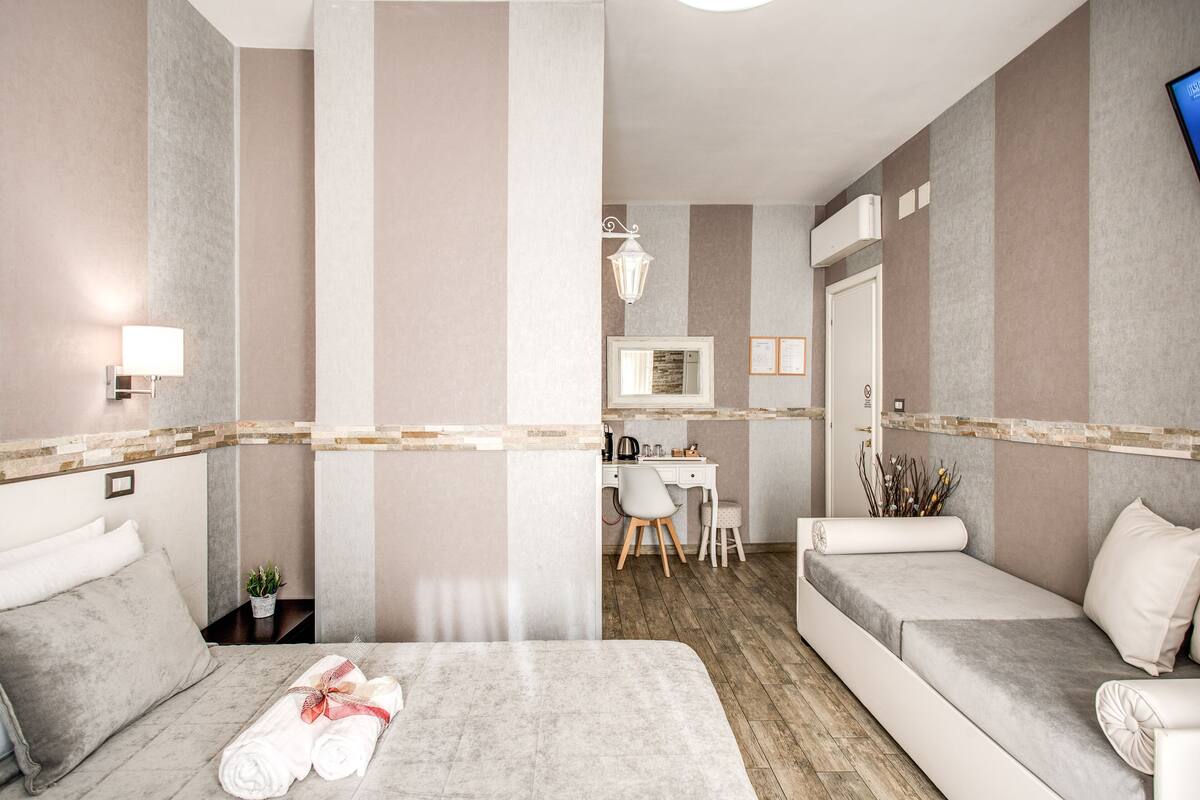 Standard Double or Twin Room | Minibar (free items), desk, WiFi (free), bed sheets
