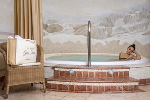 Indoor spa tub - Hotel Gran Fanes (Corvara in Badia)