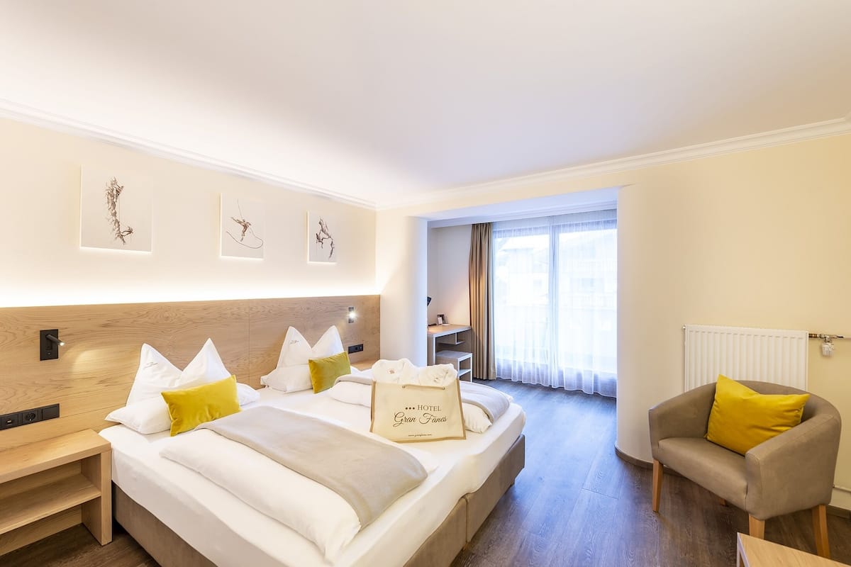 Hypoallergeen beddengoed, een kluis op de kamer, een bureau