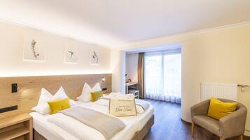 Literie hypoallergénique, coffres-forts dans les chambres, bureau