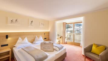 Habitación triple estándar | Baño | Regadera tipo lluvia, amenidades de baño gratuitas, secadora de cabello