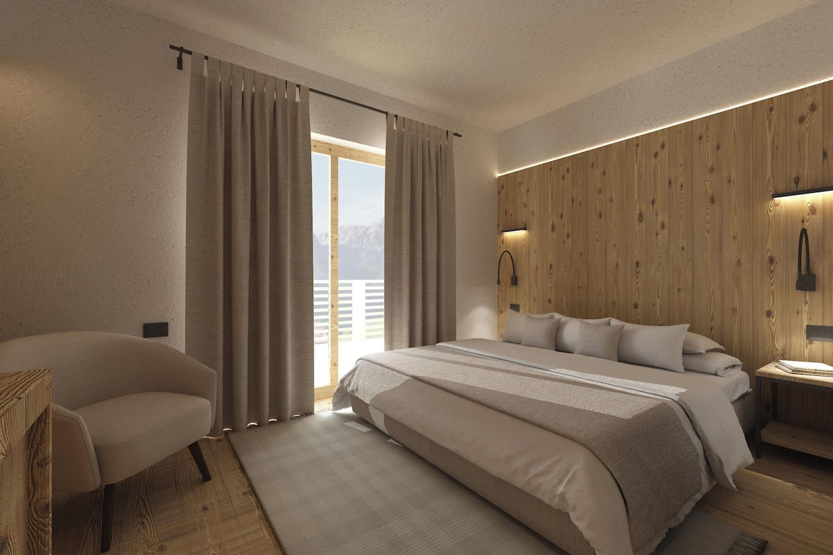 deluxe double room | hypo-allergenic bedding, in-room safe, desk, laptop workspace